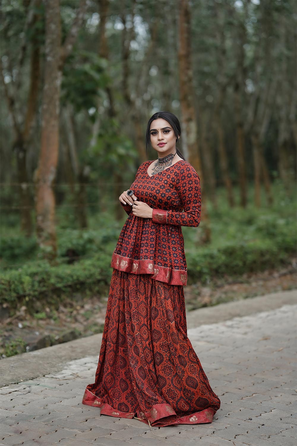 Banaras skirts pretty blouses ❤️ | Jupe, Chemisier blanc, Robe